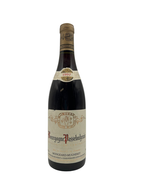 Bouteille de vin rouge Bourgogne Passetoutgrain Mongeard-Mugneret 1997