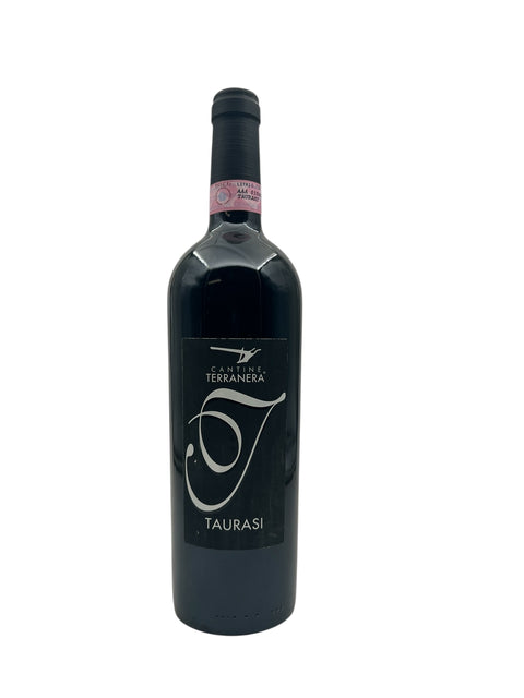 Flaske af Taurasi Cantine Terranera 2016 rødvin