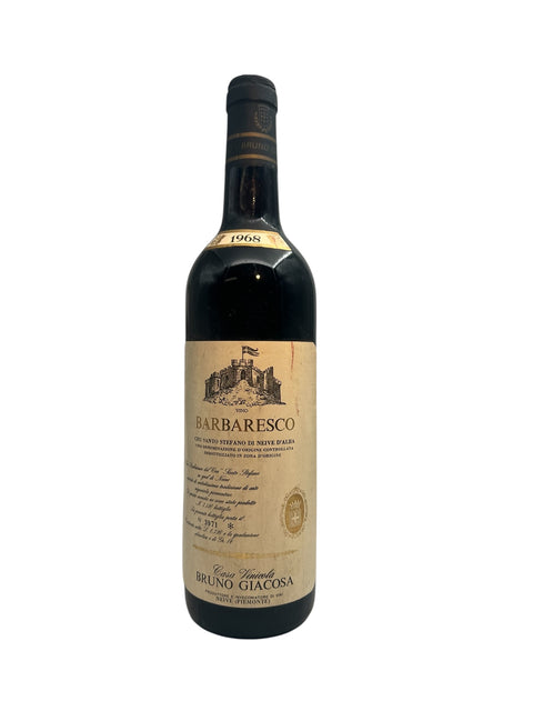 Flaske af Barbaresco Bruno Giacosa 1968 vin med etiket