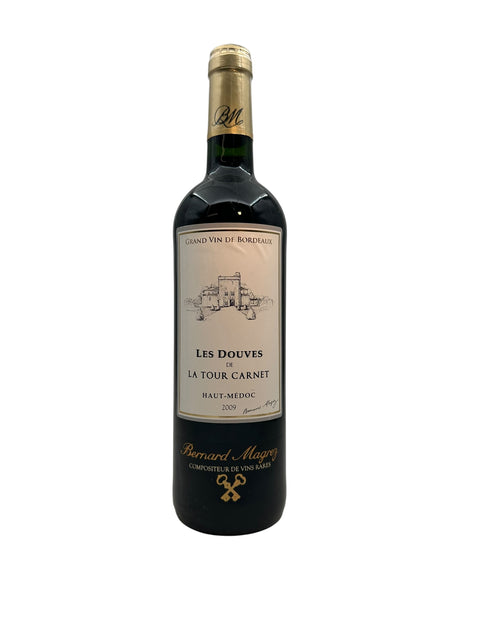 Flaske af Les Douves La Tour Carnet 2009 rødvin fra Bernard Magrez