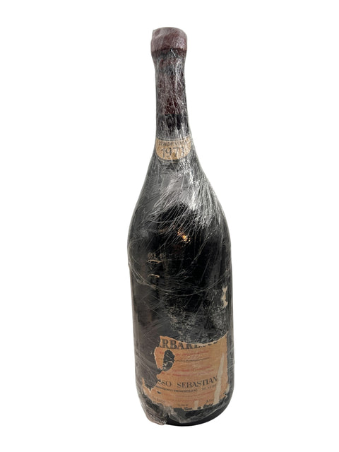 Flaske af Barbaresco Rosso Sebastian 1971 rødvin indpakket i plast