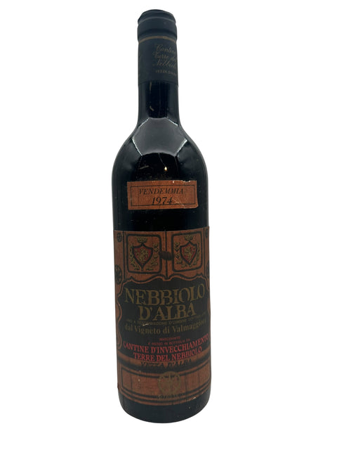 Bouteille de Nebbiolo d'Alba Cantine d'Invecchiamento 1974