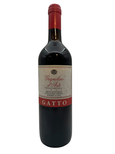 Une bouteille de vin rouge Grignolino d'Asti Gatto de 2019